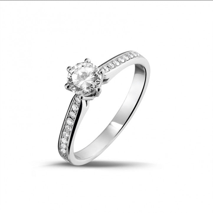 Bague Solitaire Butterfly avec diamants sur les côtés