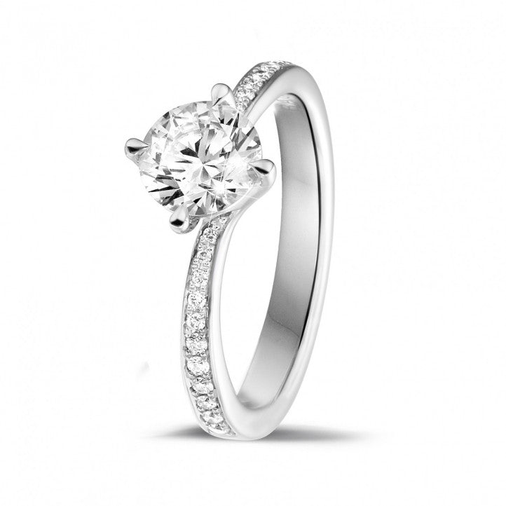 Bague-de-fiancailles-diamant-avec-diamants-sur-les-cotes-tunisie-or-Blanc-1-carat-.jpg