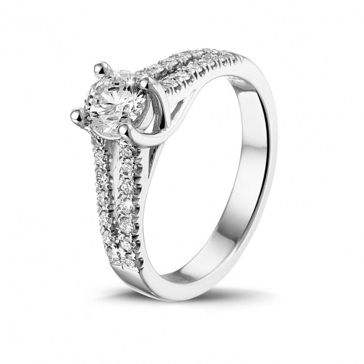 Bague Solitaire Butterfly avec double diamants sur les côtés