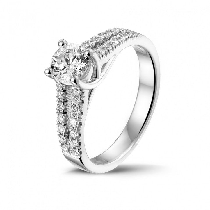 Bague Solitaire Butterfly avec double diamants sur les côtés