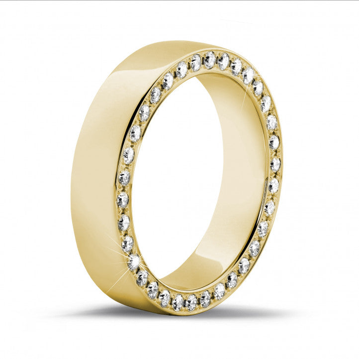 Alliance diamants sertis sur les côtés en or 18 carats